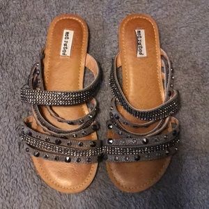 Not rated sandals, great condition